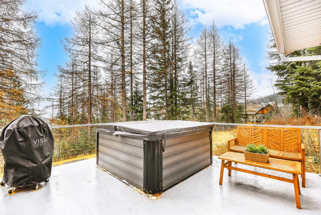 Hot Tub (Jacuzzi) - Photo 3