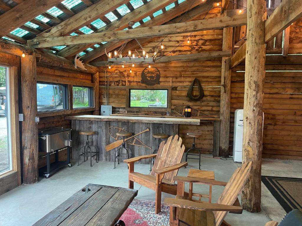 Bear Lodge with private Pool, Hottub, and Sauna! - Image 5