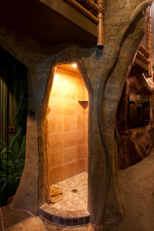 Black Swan Inn Luxurious Theme Rooms - Image 7