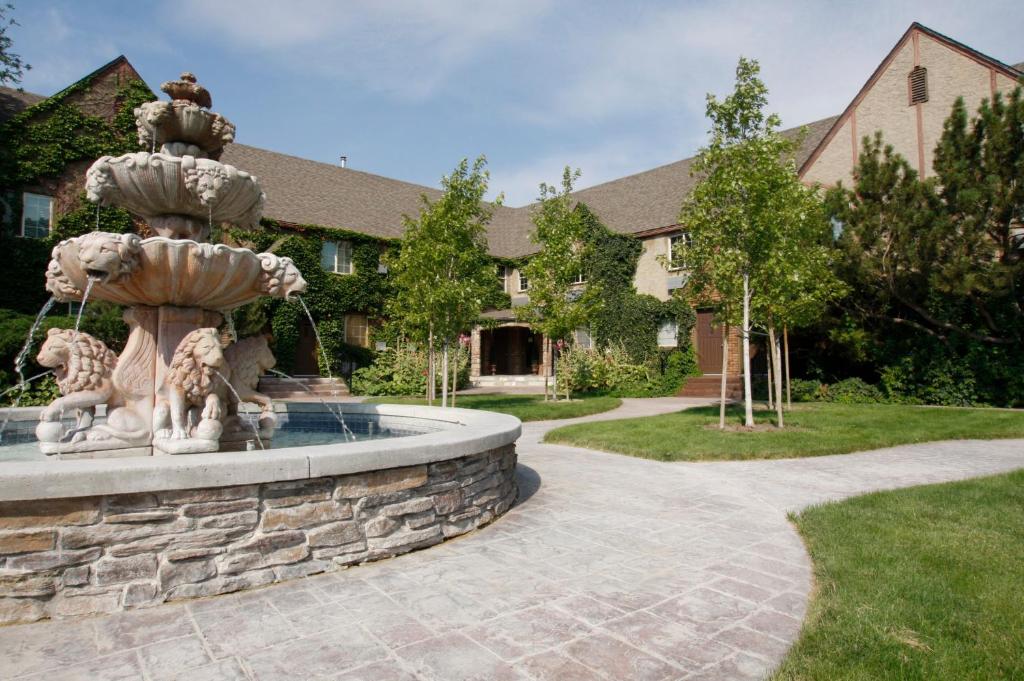 Black Swan Inn Luxurious Theme Rooms - Image 4