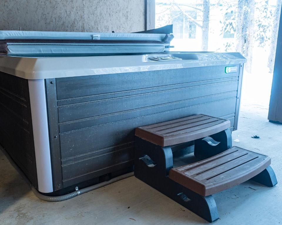 Hot Tub (Jacuzzi) - Photo 5