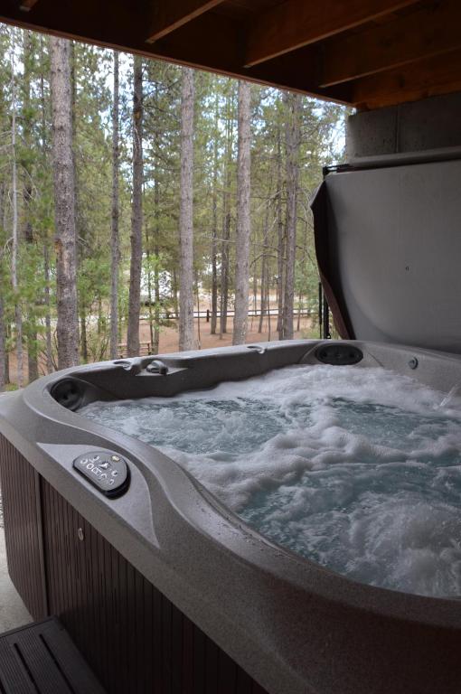 Hot Tub (Jacuzzi) - Photo 4