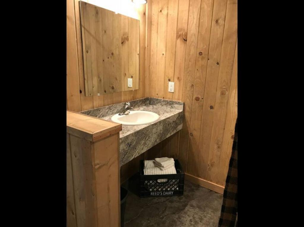 Family Cabin Unit 10 - Image 8