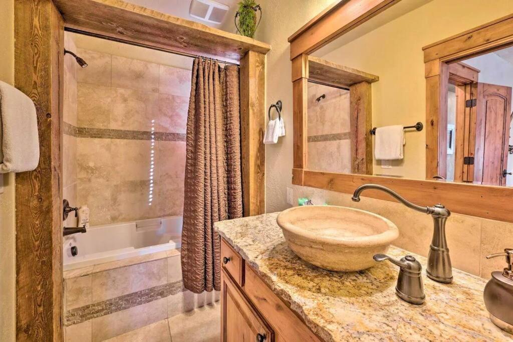 Hot Tub (Jacuzzi) - Photo 2