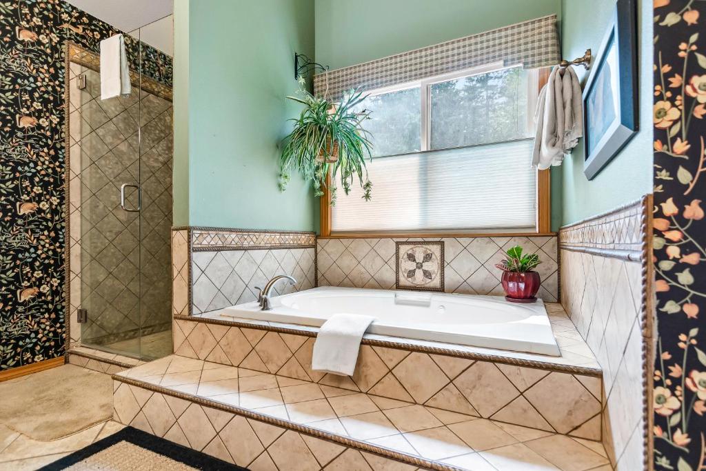 Lakeview Chalet - Image 8