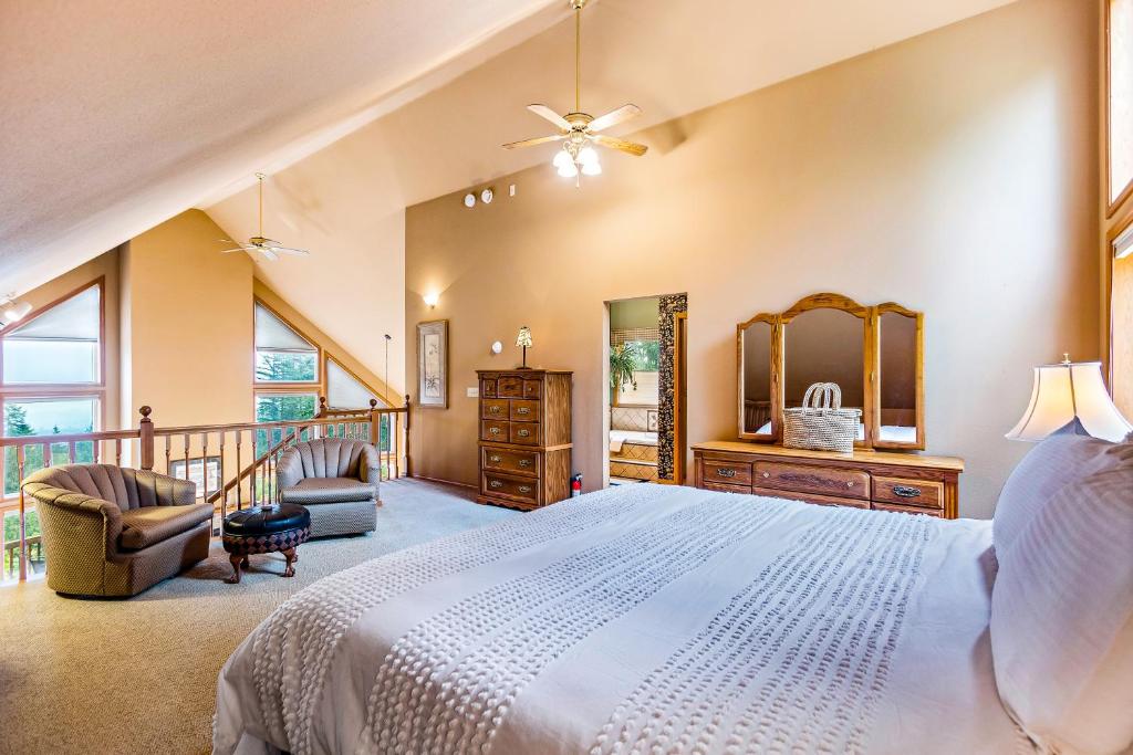 Lakeview Chalet - Image 7