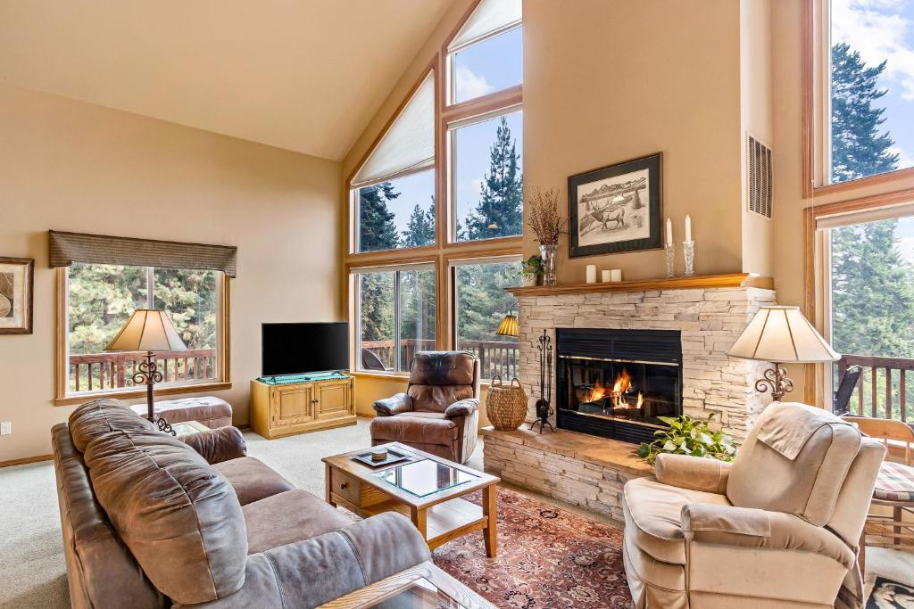 Lakeview Chalet - Image 5