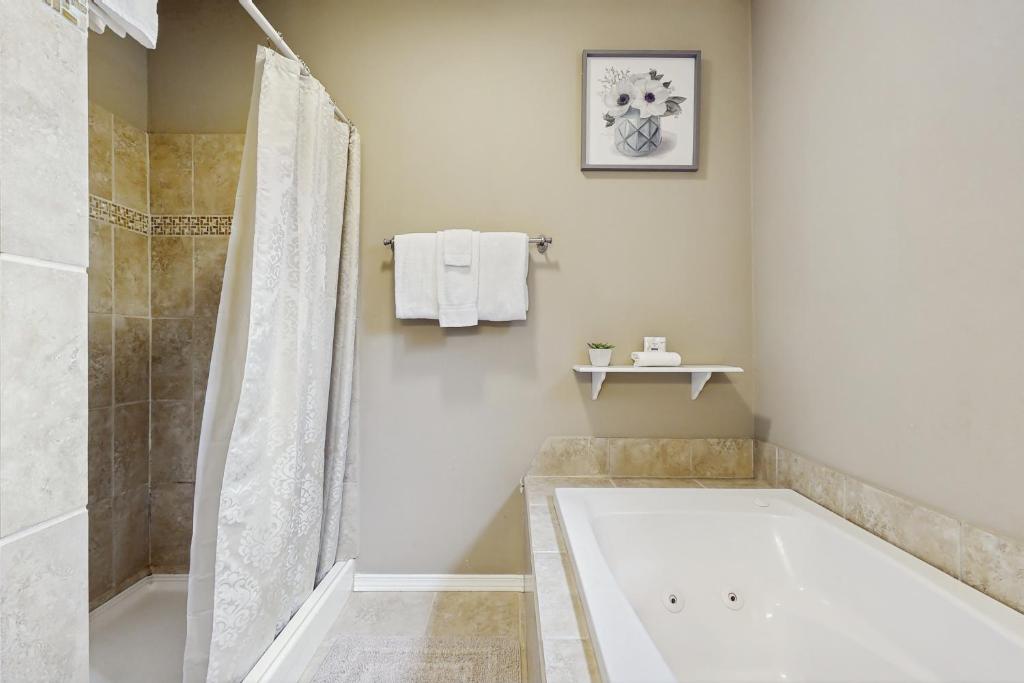 Hot Tub (Jacuzzi) - Photo 11