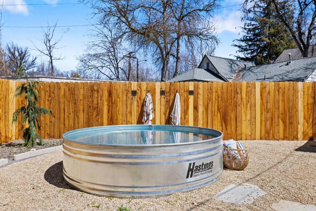 Downtown Bungalow with Geothermal Hot Spring
