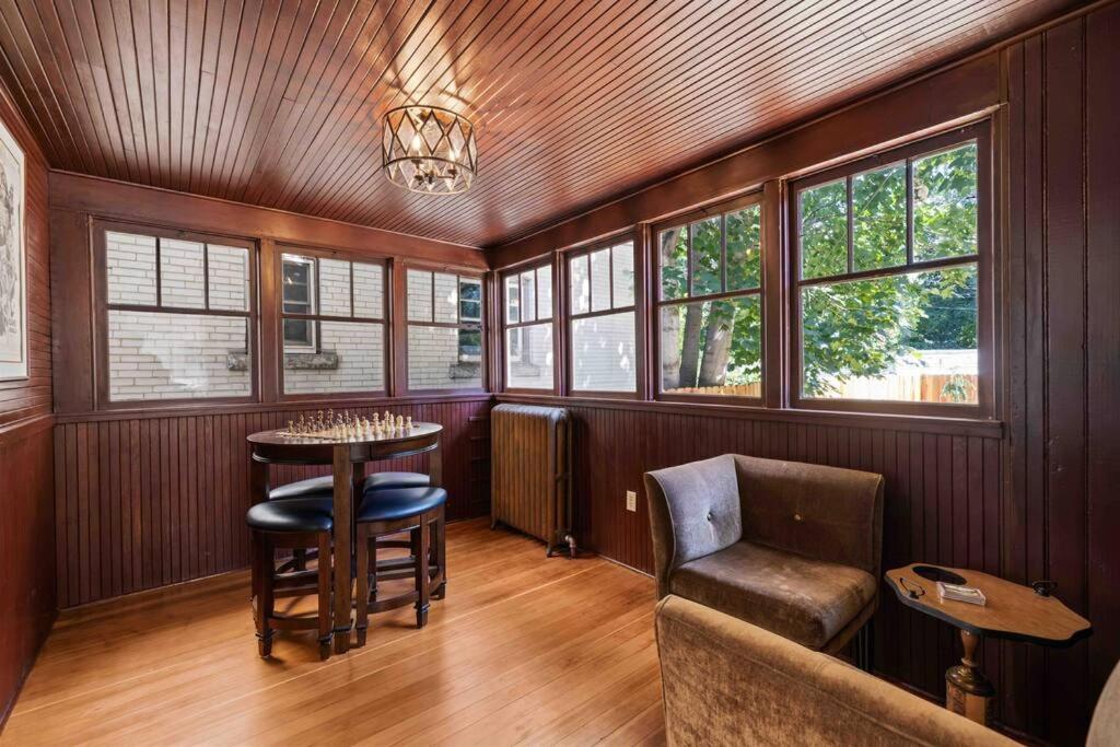 Downtown Bungalow with Geothermal Hot Spring - Image 4