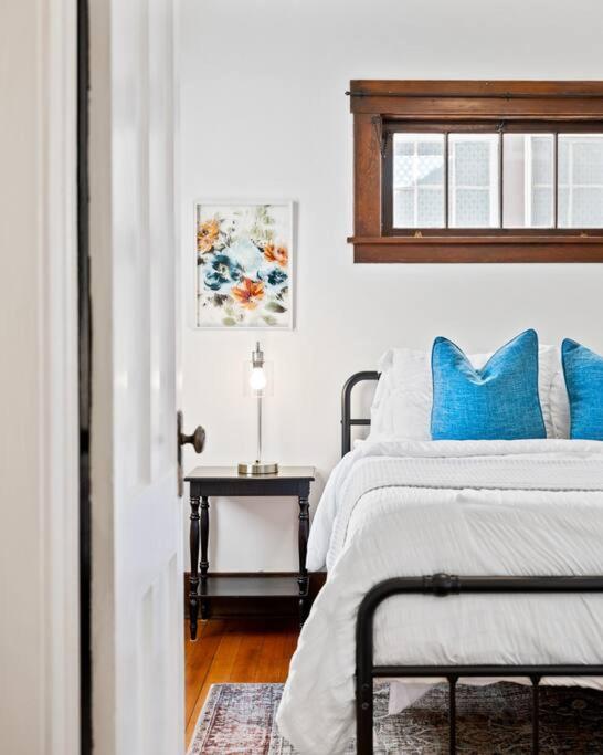 Downtown Bungalow with Geothermal Hot Spring - Image 5