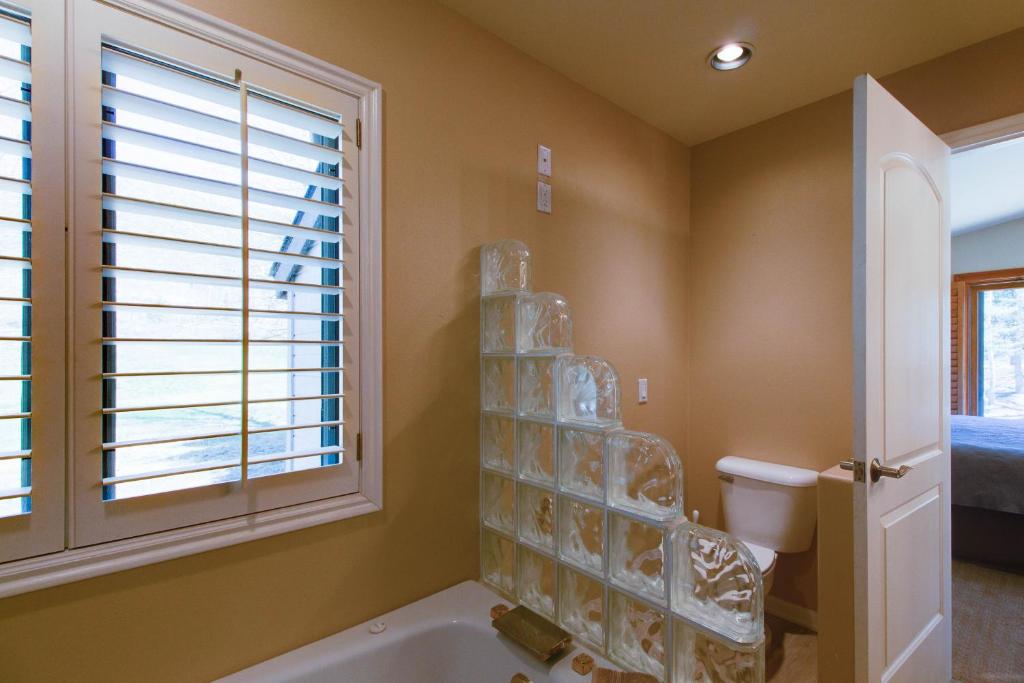 Hot Tub (Jacuzzi) - Photo 2