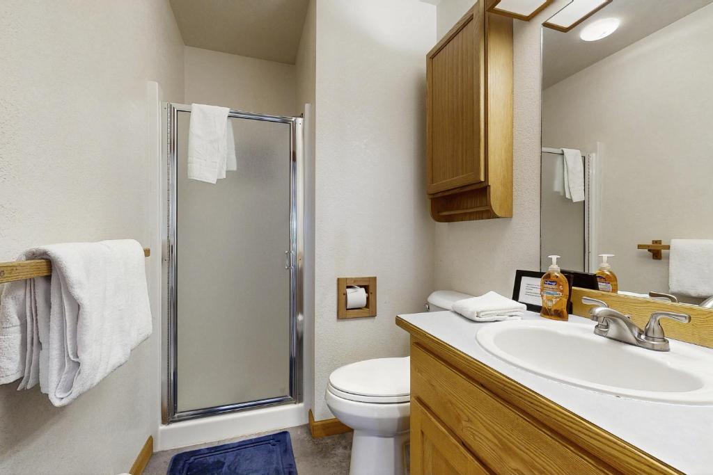 Lakeview Home with new hot tub - Sleeps 10 - Image 8