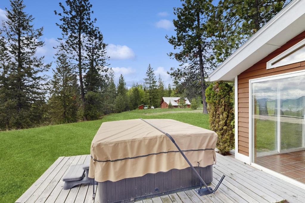 Lakeview Home with new hot tub - Sleeps 10