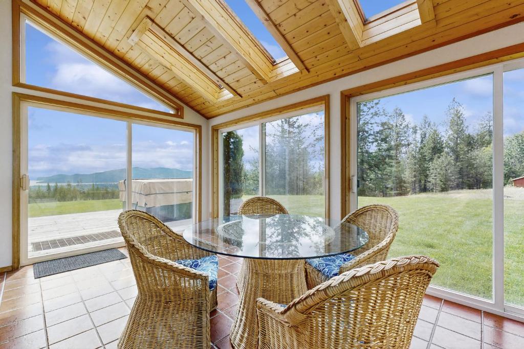 Lakeview Home with new hot tub - Sleeps 10 - Image 4