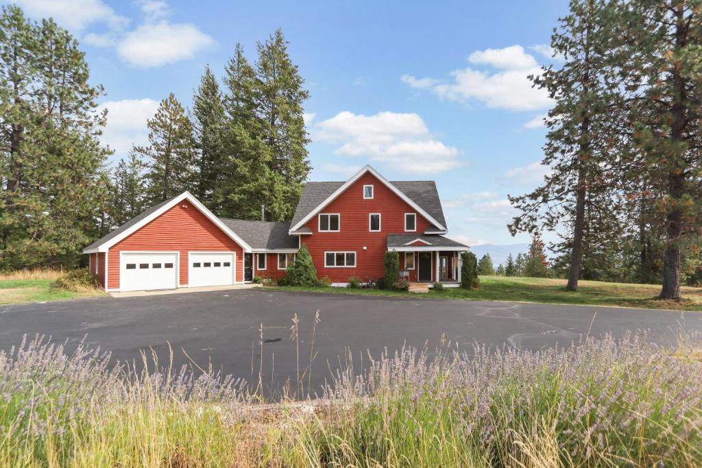 Lakeview Home with new hot tub - Sleeps 10 - Image 6