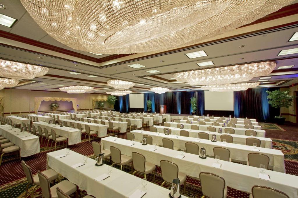 DoubleTree by Hilton Lisle Naperville - Image 7
