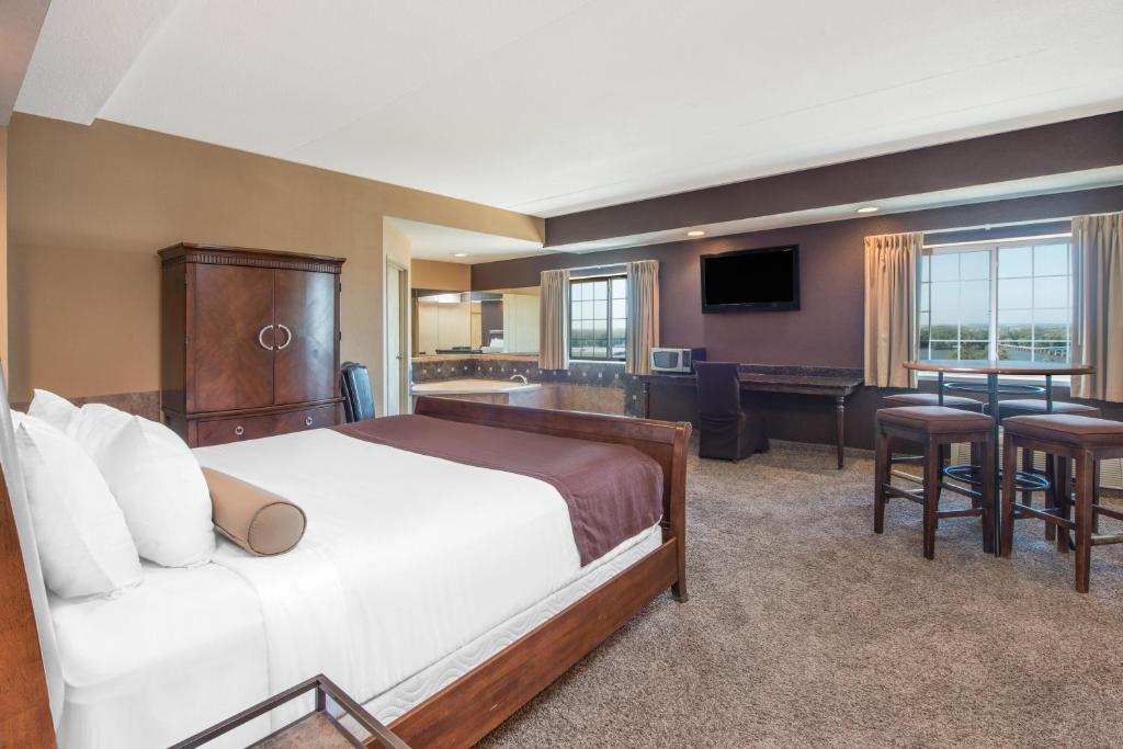 Microtel Inn & Suites by Wyndham Quincy Downtown - River Area
