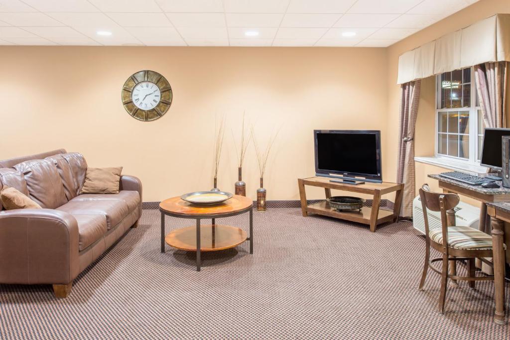 Microtel Inn & Suites by Wyndham Quincy Downtown - River Area - Image 4