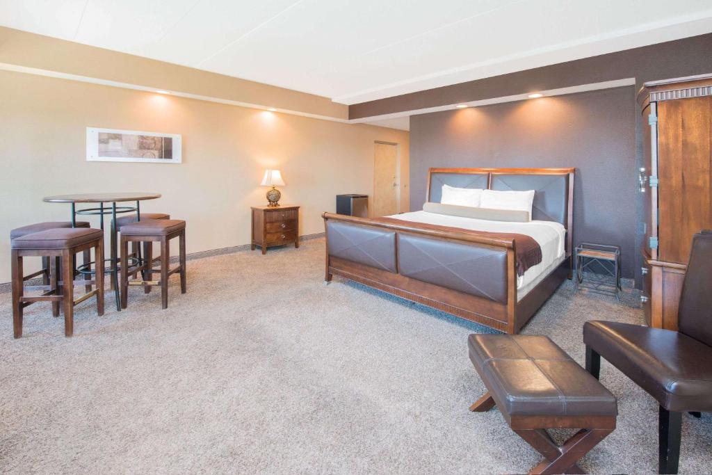 Microtel Inn & Suites by Wyndham Quincy Downtown - River Area - Image 8