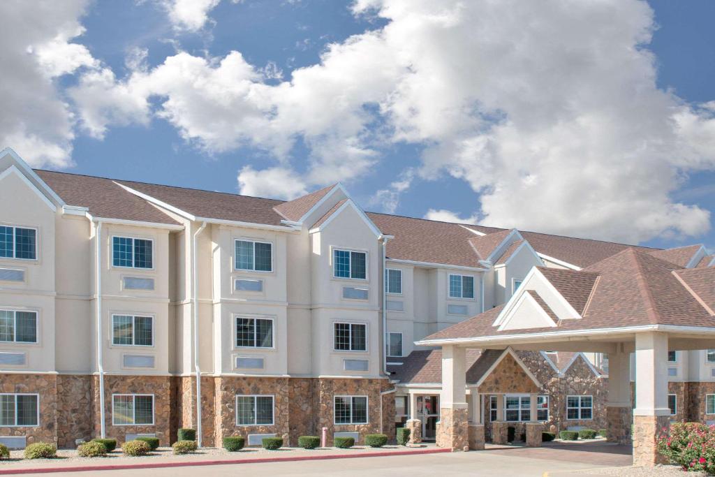 Microtel Inn & Suites by Wyndham Quincy Downtown - River Area