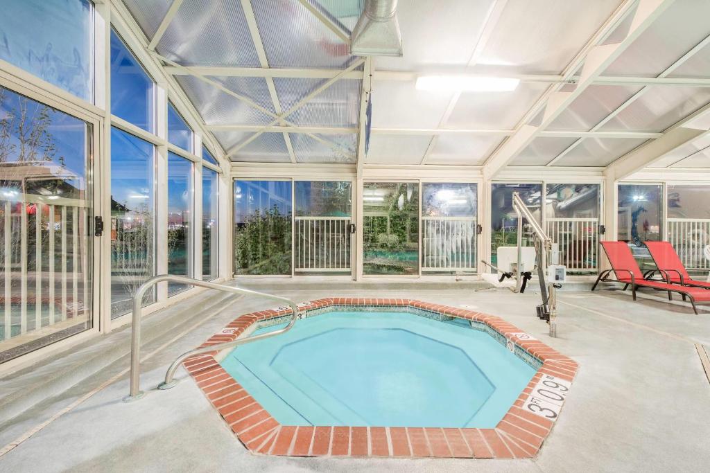 Whirlpool - Photo 4