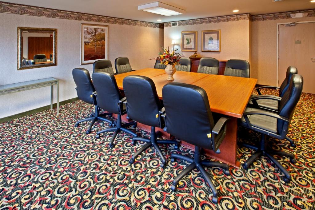 Baymont by Wyndham Litchfield - Image 7