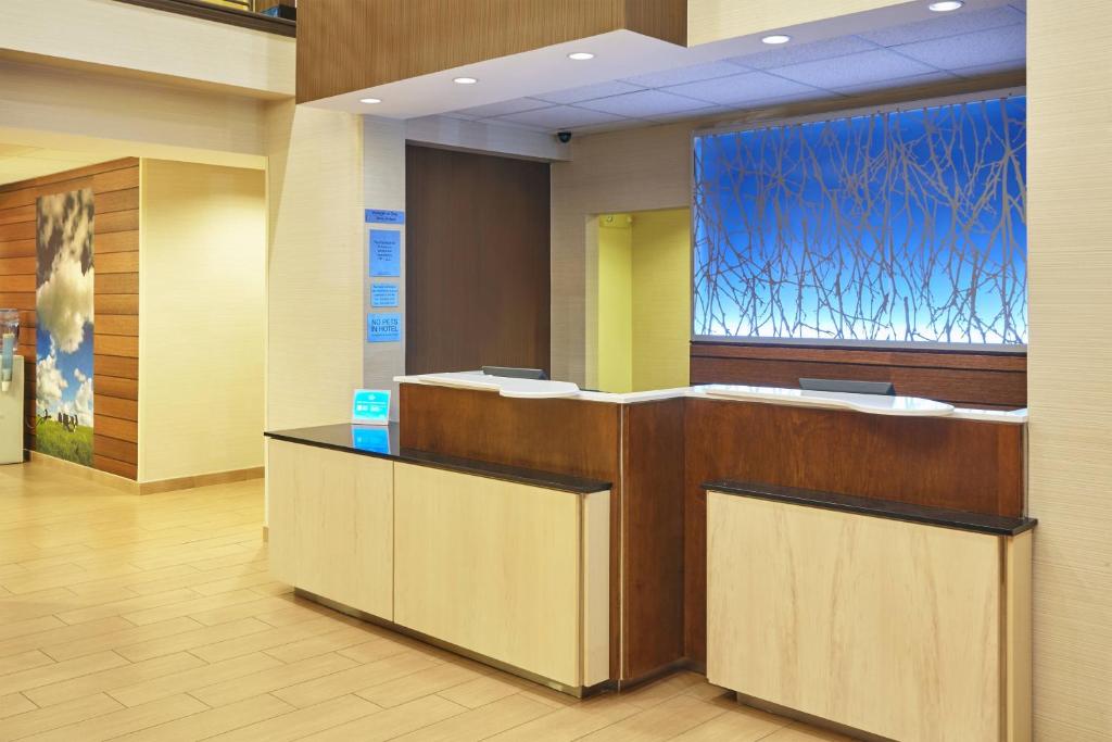 Fairfield Inn and Suites Chicago Lombard - Image 7