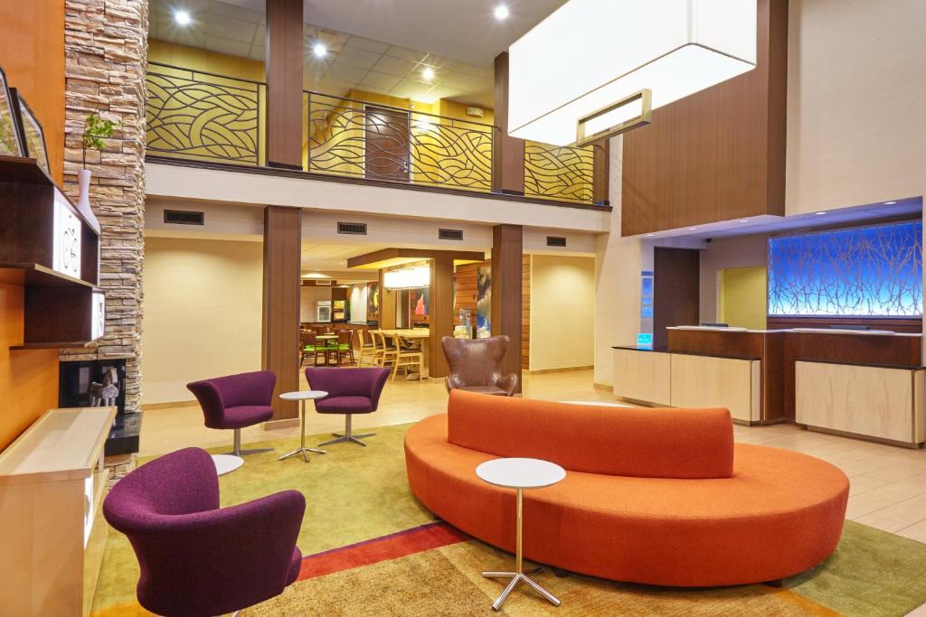 Fairfield Inn and Suites Chicago Lombard - Image 6