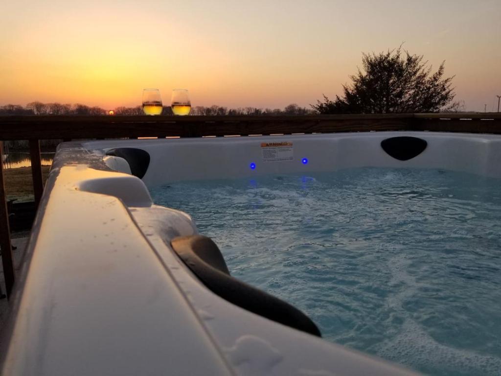 Hot Tub (Jacuzzi) - Photo 5
