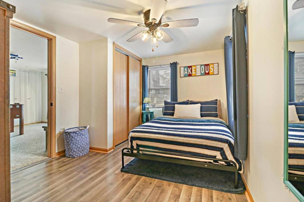 Gorgeous Nautical 2bed 2bath Lake House Chain O Lakes with Hot Tub - Image 7