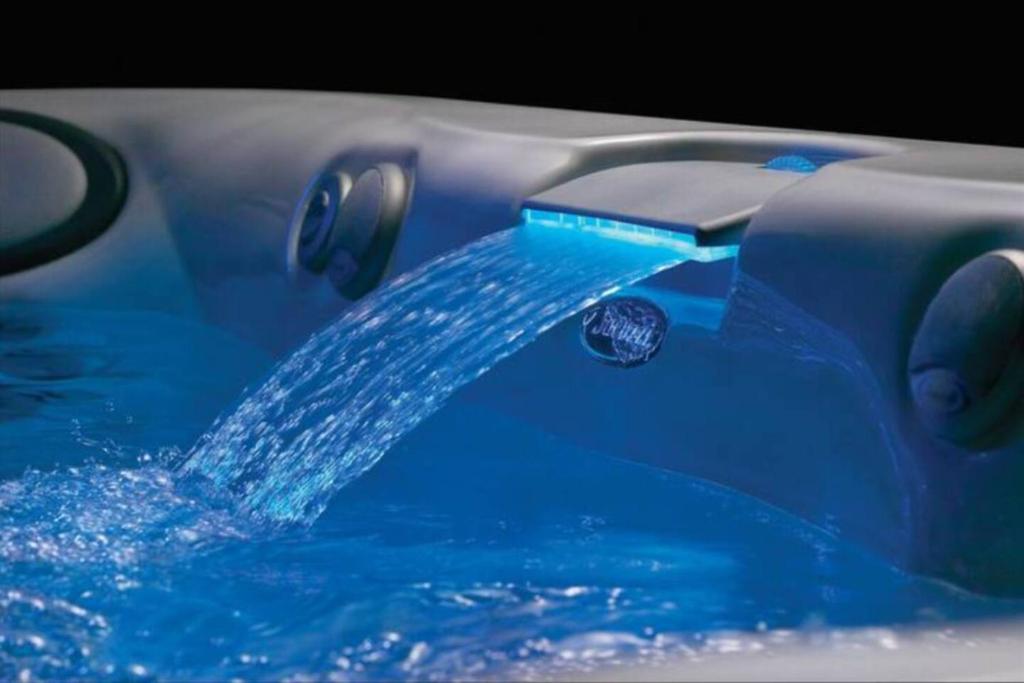 Hot Tub (Jacuzzi) - Photo 3