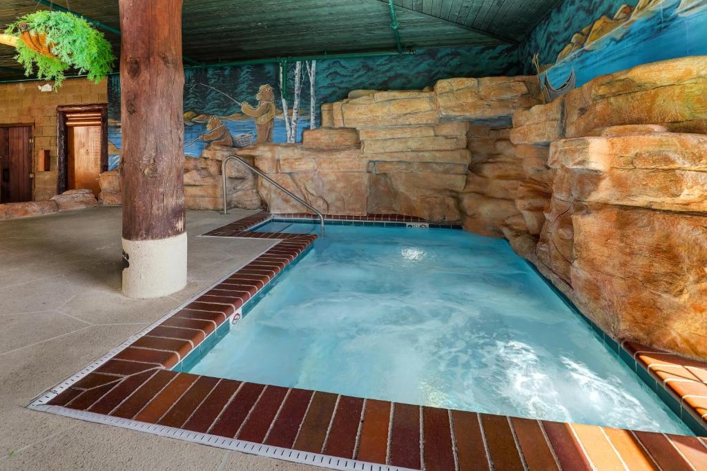 Hot Tub (Jacuzzi) - Photo 2