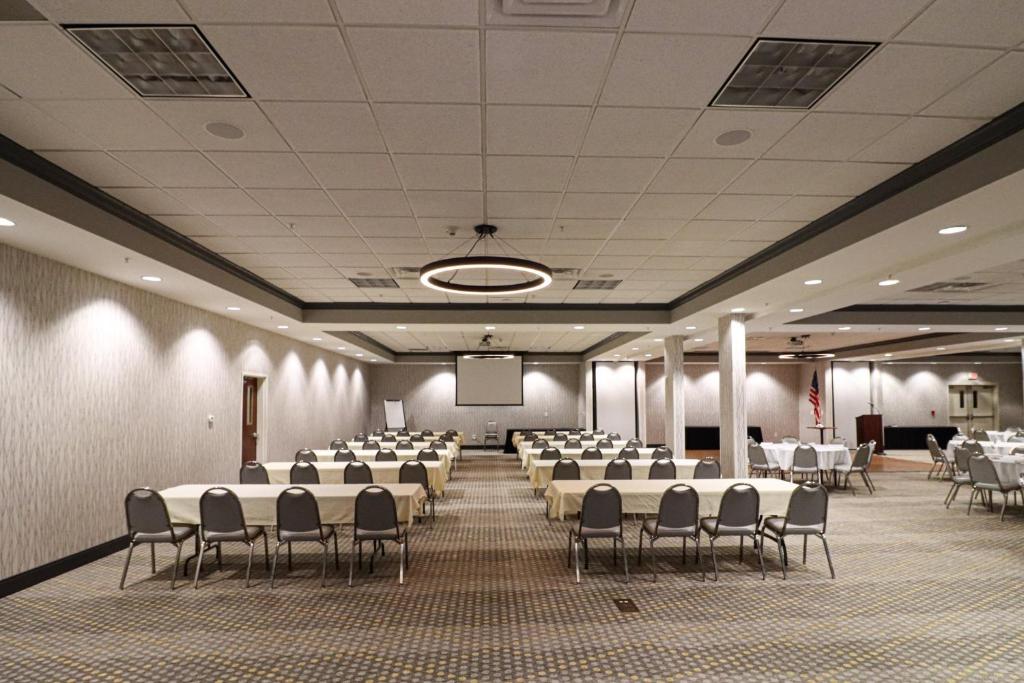 Holiday Inn Quincy by IHG - Image 7