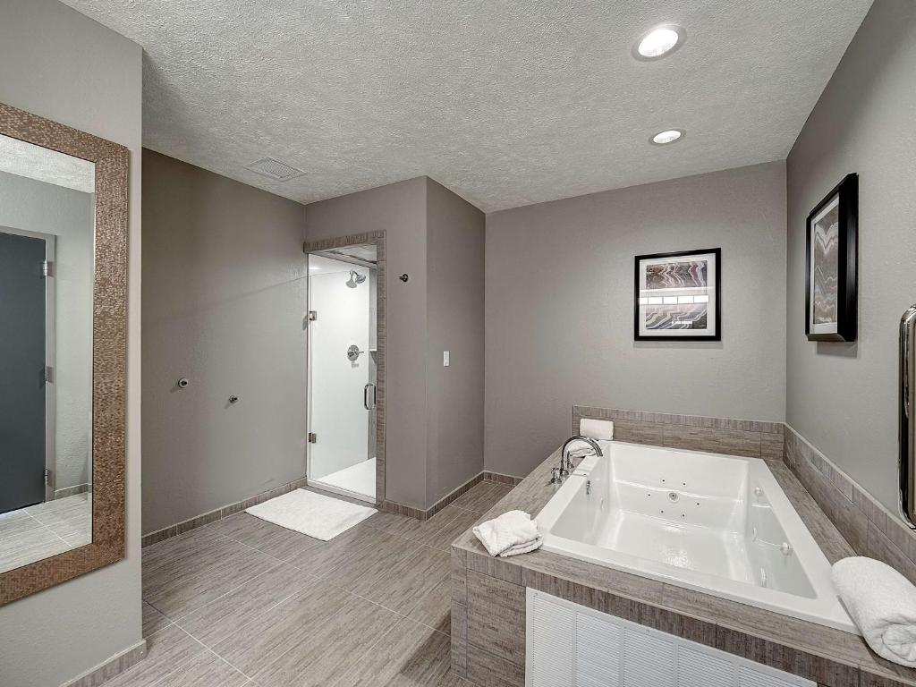 DoubleTree by Hilton Bloomington