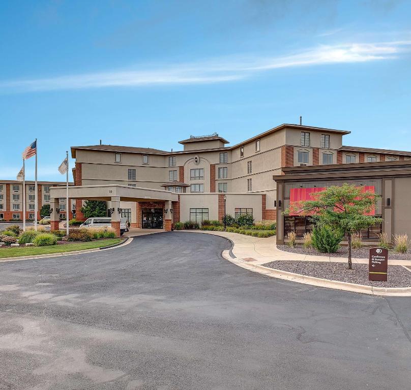 DoubleTree by Hilton Bloomington