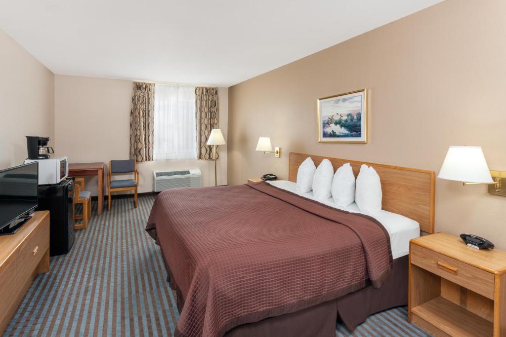 Days Inn by Wyndham Charleston - Image 7