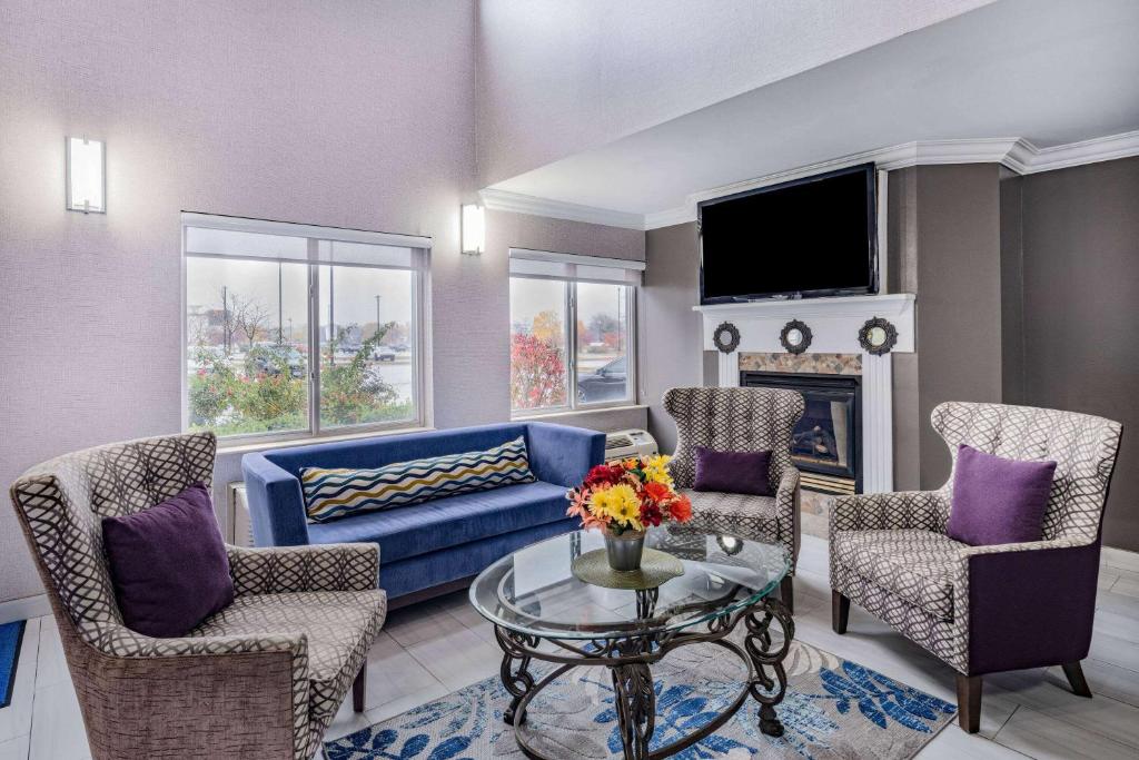 Baymont by Wyndham Gurnee - Image 6