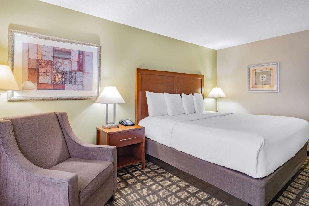 Baymont by Wyndham Gurnee - Image 8