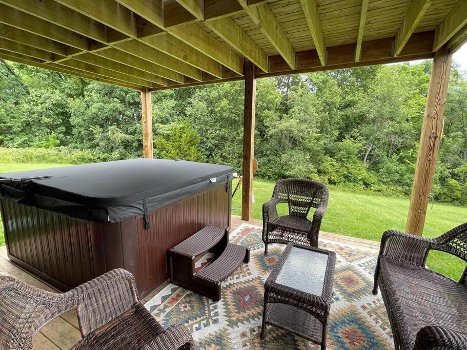 Hot Tub (Jacuzzi) - Photo 5