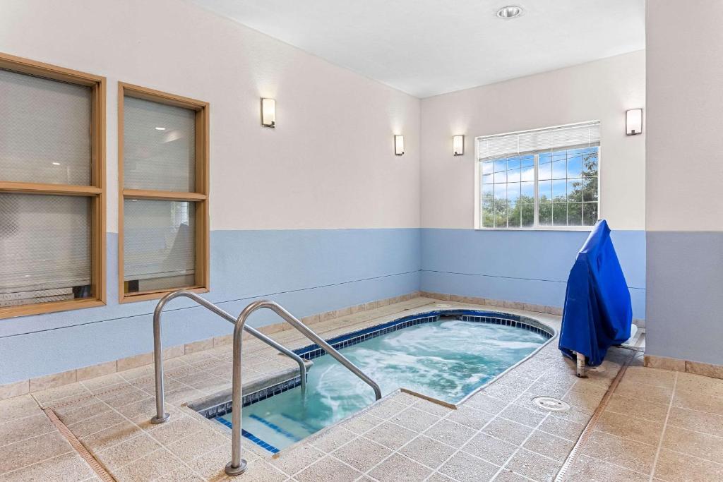 Comfort Suites Grayslake near Libertyville North