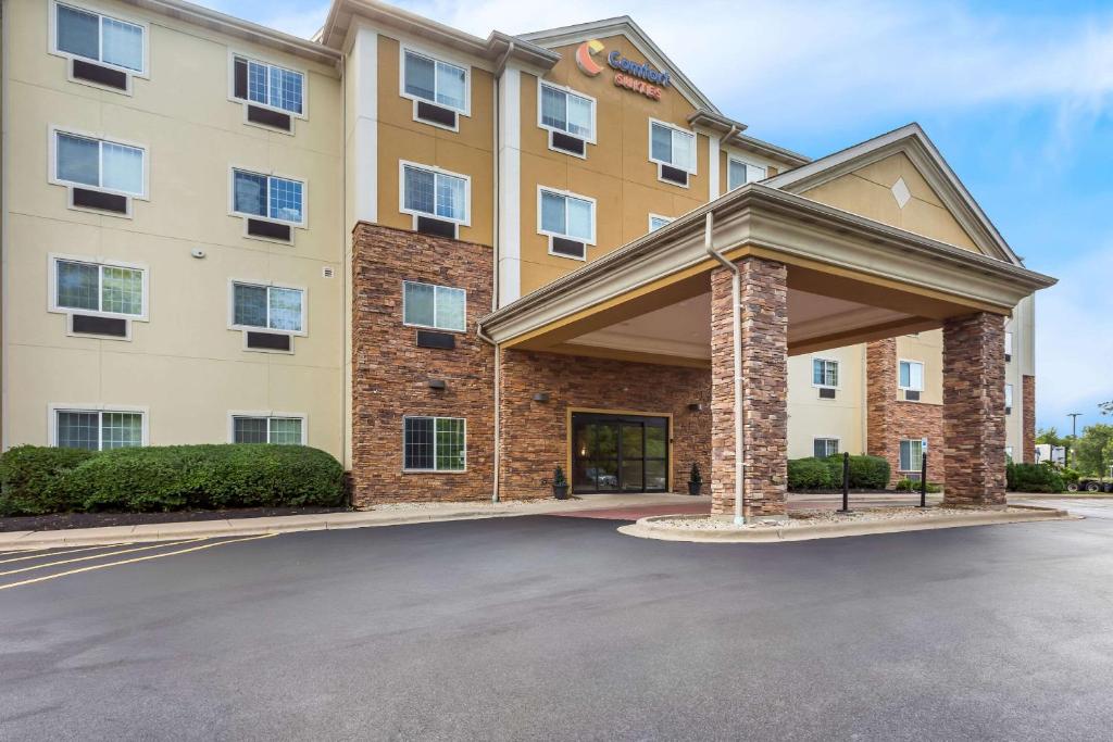 Comfort Suites Grayslake near Libertyville North - Image 7