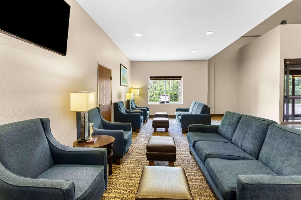 Comfort Suites Grayslake near Libertyville North - Image 6