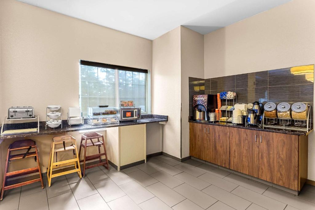 Comfort Suites Grayslake near Libertyville North - Image 5