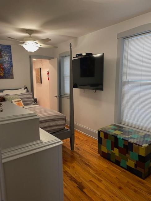 Ray's Bucktown Bed and Breakfast - Image 7