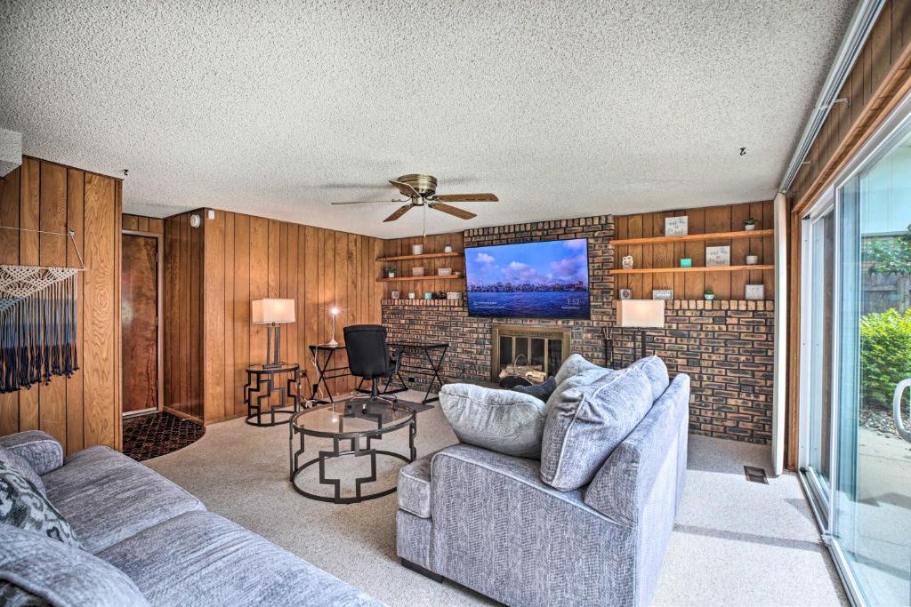 Spacious Family Glenwood Estates Home with Hot Tub! - Image 6