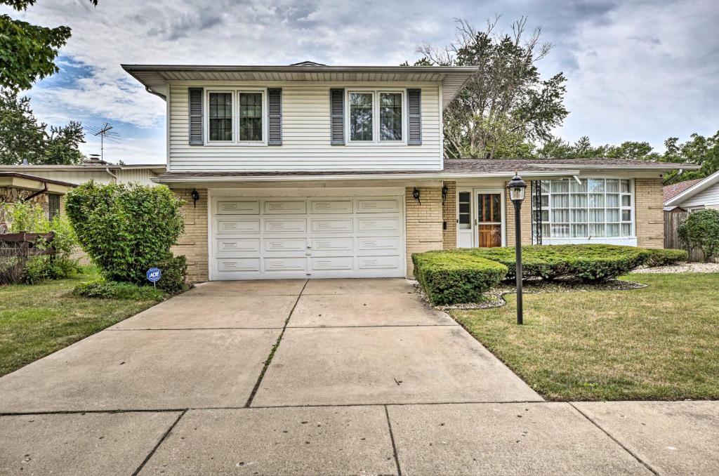 Spacious Family Glenwood Estates Home with Hot Tub! - Image 7