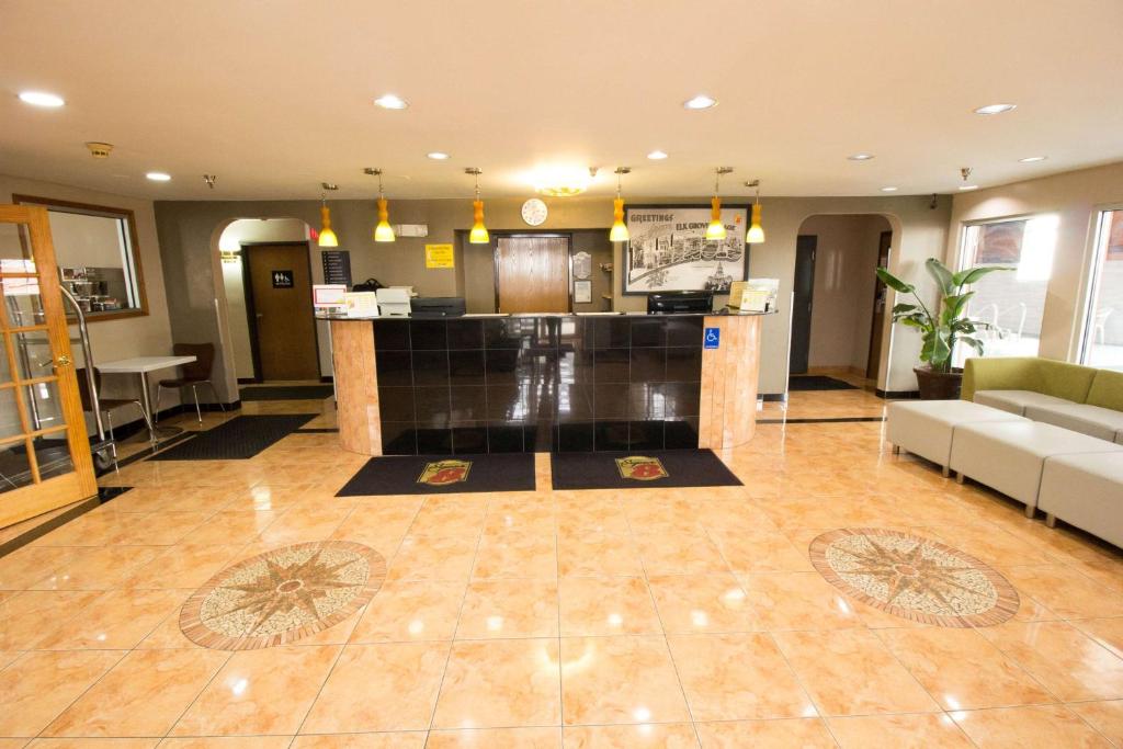 Super 8 by Wyndham Chicago O'Hare Airport - Image 5