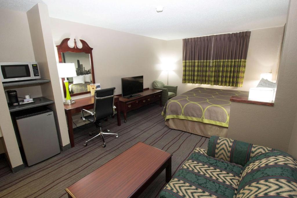 Super 8 by Wyndham Chicago O'Hare Airport - Image 6