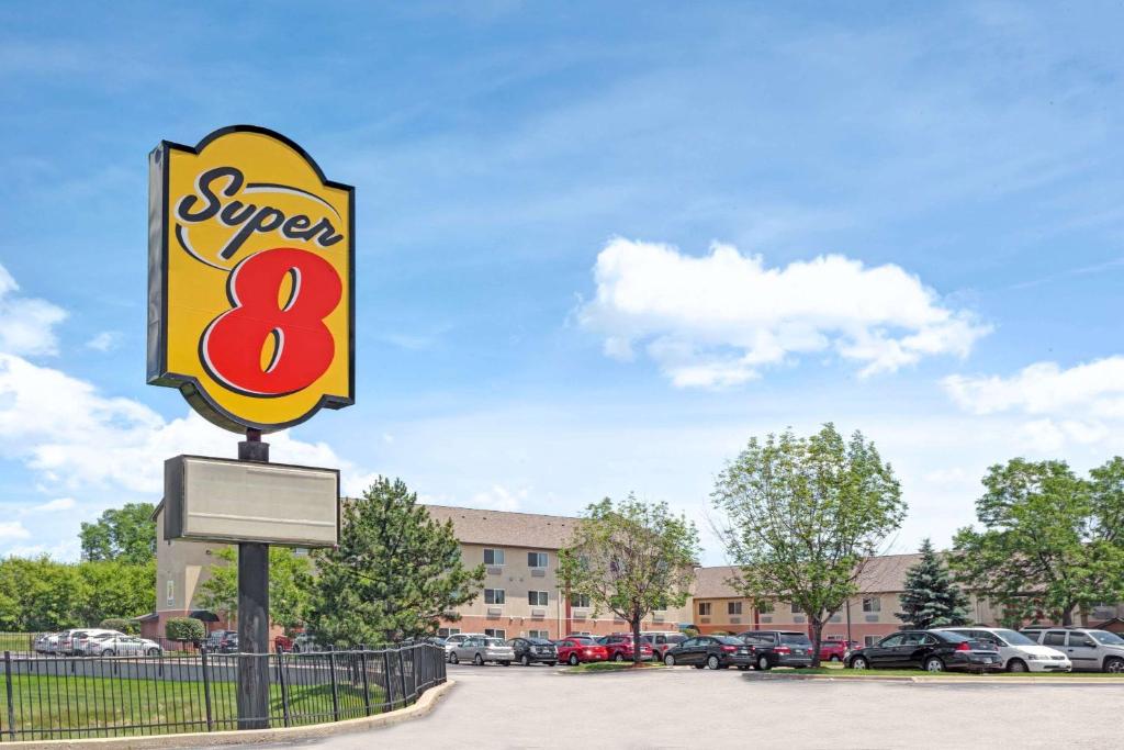 Super 8 by Wyndham Chicago O'Hare Airport - Image 7